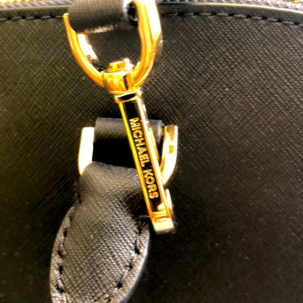 Michael Kors leather dome satchel with strap & handles. Gold tone hardware. - Picture 4 of 16